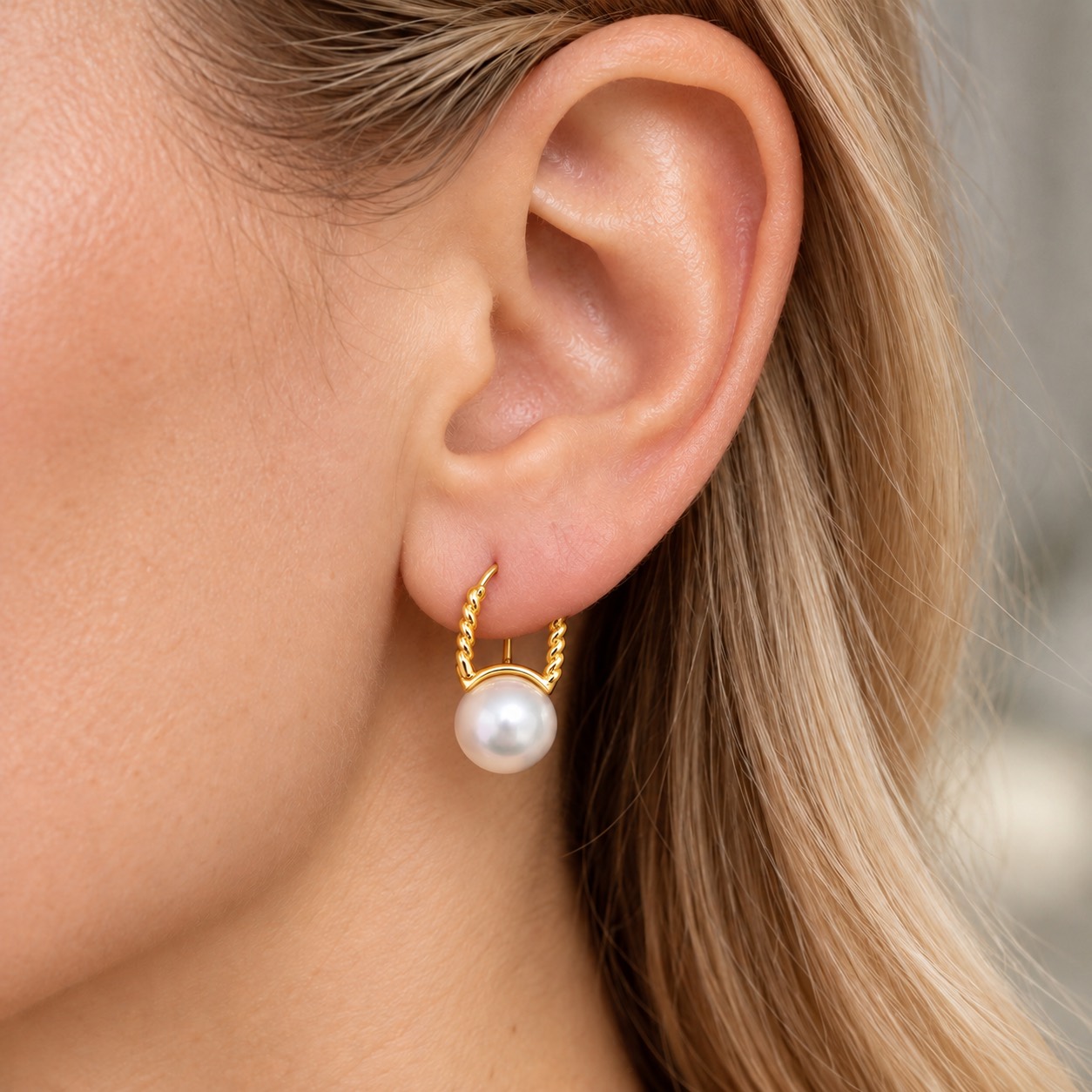 White Freshwater Pearl & Twisted Earrings